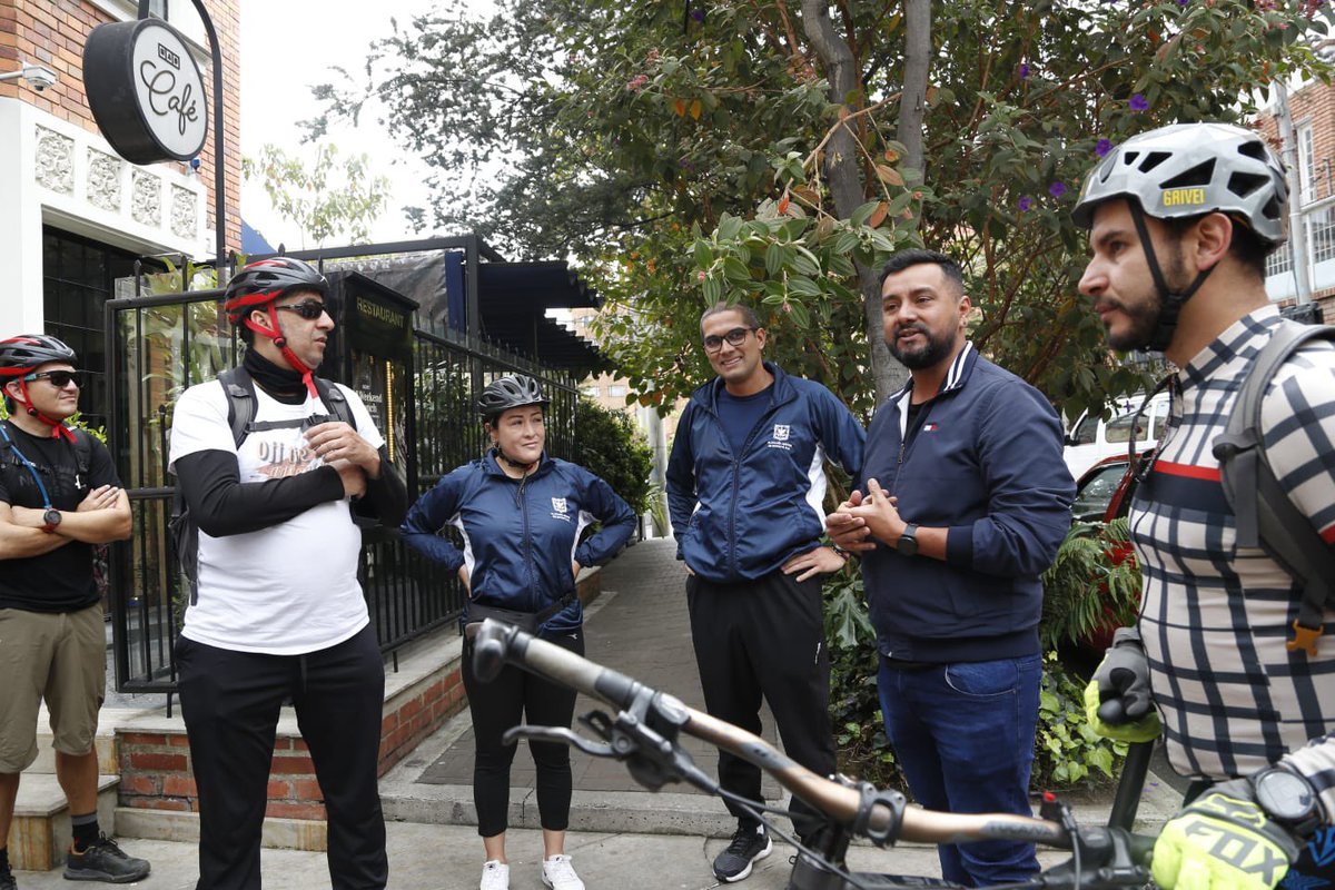 Bogota_Turismo's tweet photo. #InfoIDT I El director del #IDT @AndresOClavijo acompañó el recorrido en bici 🚴 por las ciclorutas de #Bogota junto a nuestros invitados internacionales quienes culminan los #FamTrips en alianza con @LaRegionCentral @MincomercioCo y @adventuretweets en el marco del #ANLatam2023 https://t.co/JNaFNyPHqA