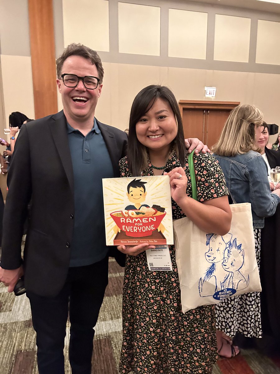 EastWestLit's tweet image. Some stellar @SimonKIDS / Atheneum meet-ups  at #ALAAC23 

Justin Chanda / Sr. VP &amp;amp; Publisher with @shihopate 

Caitlyn Dlouhy, VP &amp;amp; Editorial Director/ Caitlyn Dlouhy Books (Were your ears ringing @ErinDealey?)