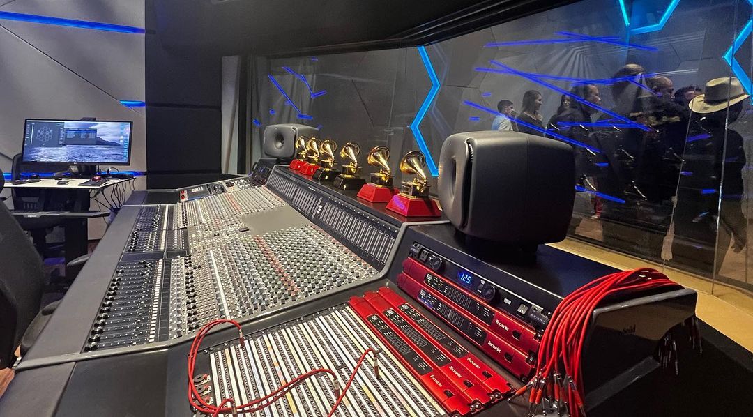 WeAreFocusrite's tweet image. Studio life 🎵 

@kroanton

#Focusrite #StudioSetup