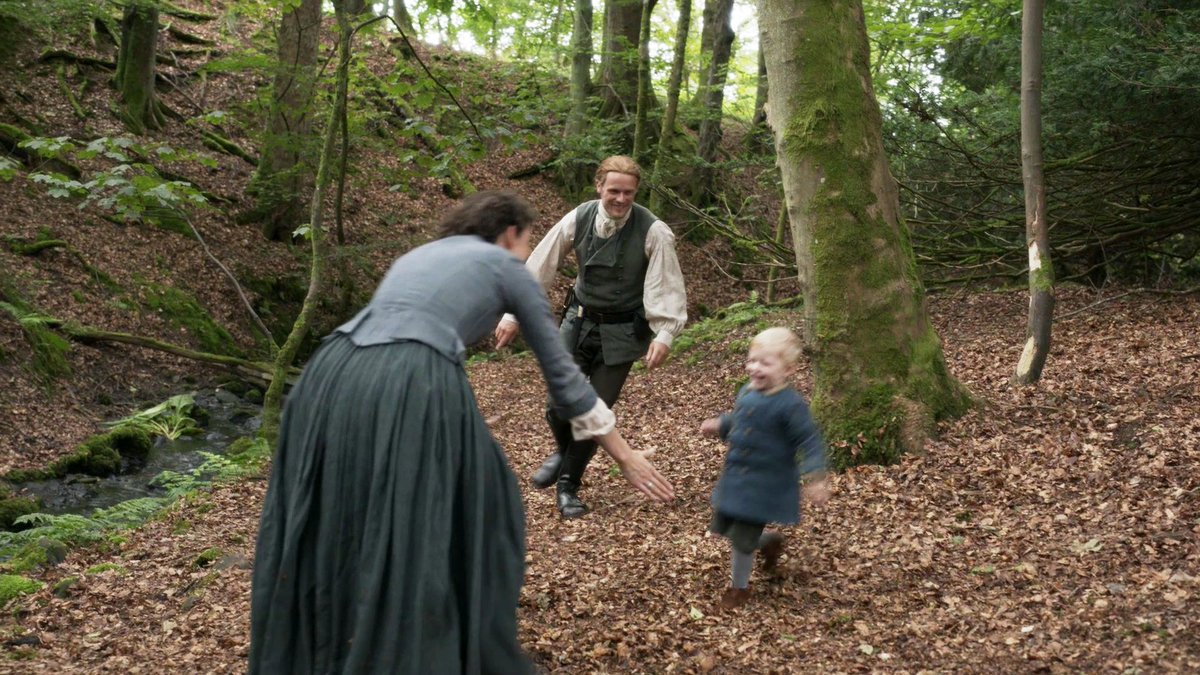 displaceintime's tweet photo. “Now, you look after your baby sister, always. You teach her how to play hide and seek the way we taught you.” https://t.co/I1gtZlUxus