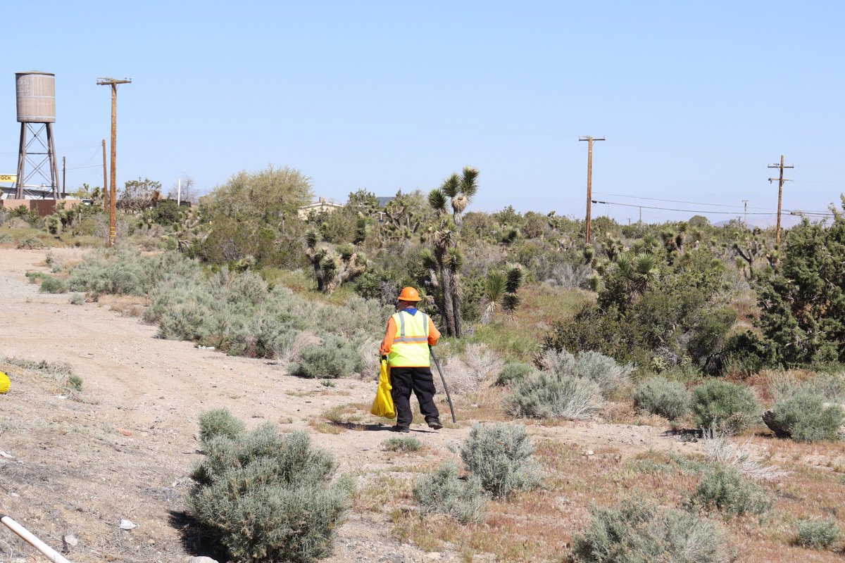 Our crews work hard to keep California roads clean of litter and debris. Help us bring awareness to road safety by liking and sharing. Remember to #MoveOver on the road. #BCOEB2W #ButteCOE #ProudToBeBCOE #SafetySunday