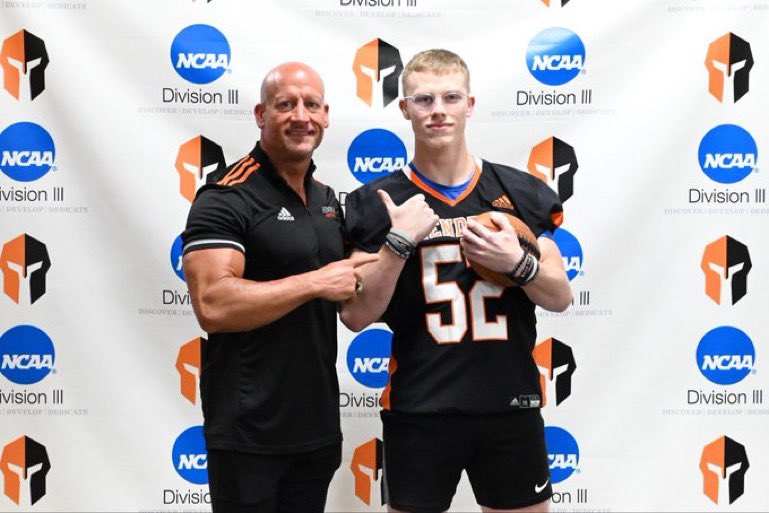 After a great visit at <a href="/hendrixcollege/">Hendrix College</a> and a great talk with <a href="/RussHeidiSLC/">Russ and Heidi Phillips🏈</a> i have received my first offer.
<a href="/CoachJDozier/">Justin Dozier</a> <a href="/seancooper_C4/">Sean Cooper</a>