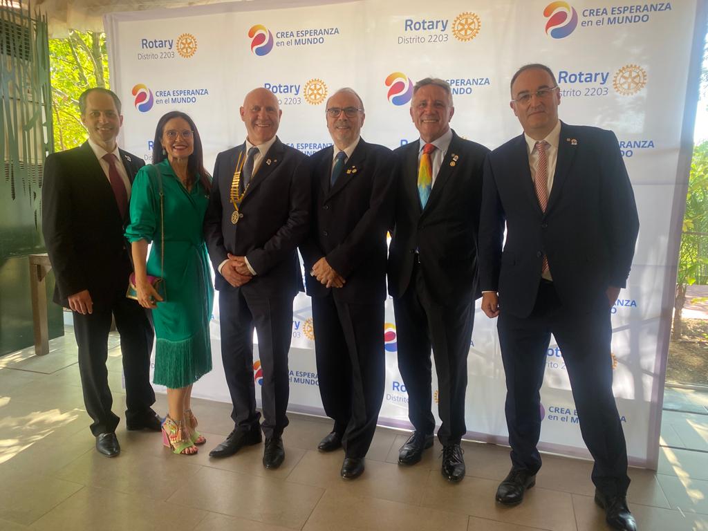 rotarylavall's tweet photo. Miembros de nuestro club en el cambio de gobernador del @RotaryD2203 con nuestro delegado de zona @aparici54 y el gobermador Victor J. Elena,  electo Pepe Ibañez y  nominada Carmen Andreu https://t.co/cdGlHqKXLO