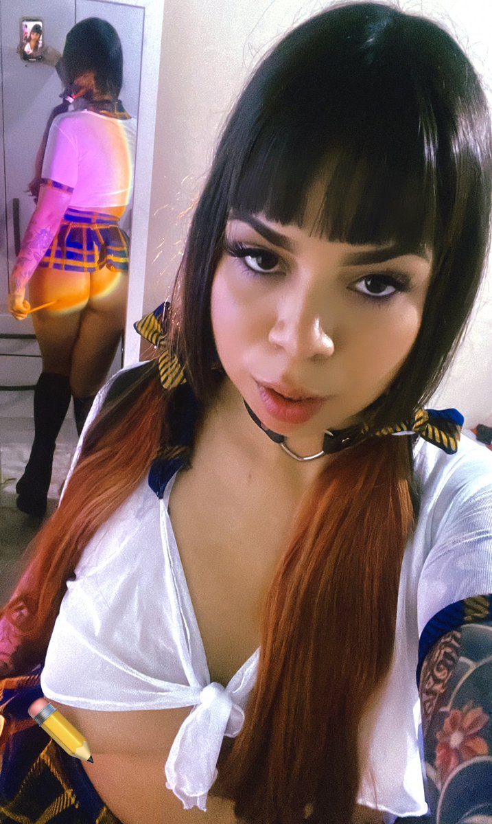 ROJITASOFICIAL's tweet photo. Lista para que me des clases 
✏️🌈😋 https://t.co/WD1eg3t1kx
