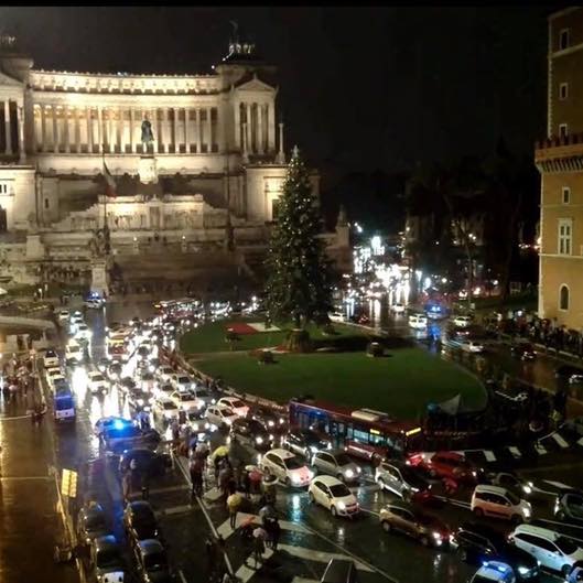 saveMetroC's tweet photo. STAZIONE VENEZIA E FUTURA PIAZZA VENEZIA. UNA (NON) RIVOLUZIONE
Torniamo a parlare di Venezia MC per un tema che ci sta molto a cuore, ossia il futuro assetto urbanistico della piazza, la più centrale e importante di Roma. Leggi qui:
https://t.co/YvWIwPZ8iS
#stazionevenezia https://t.co/nPkk06uc14
