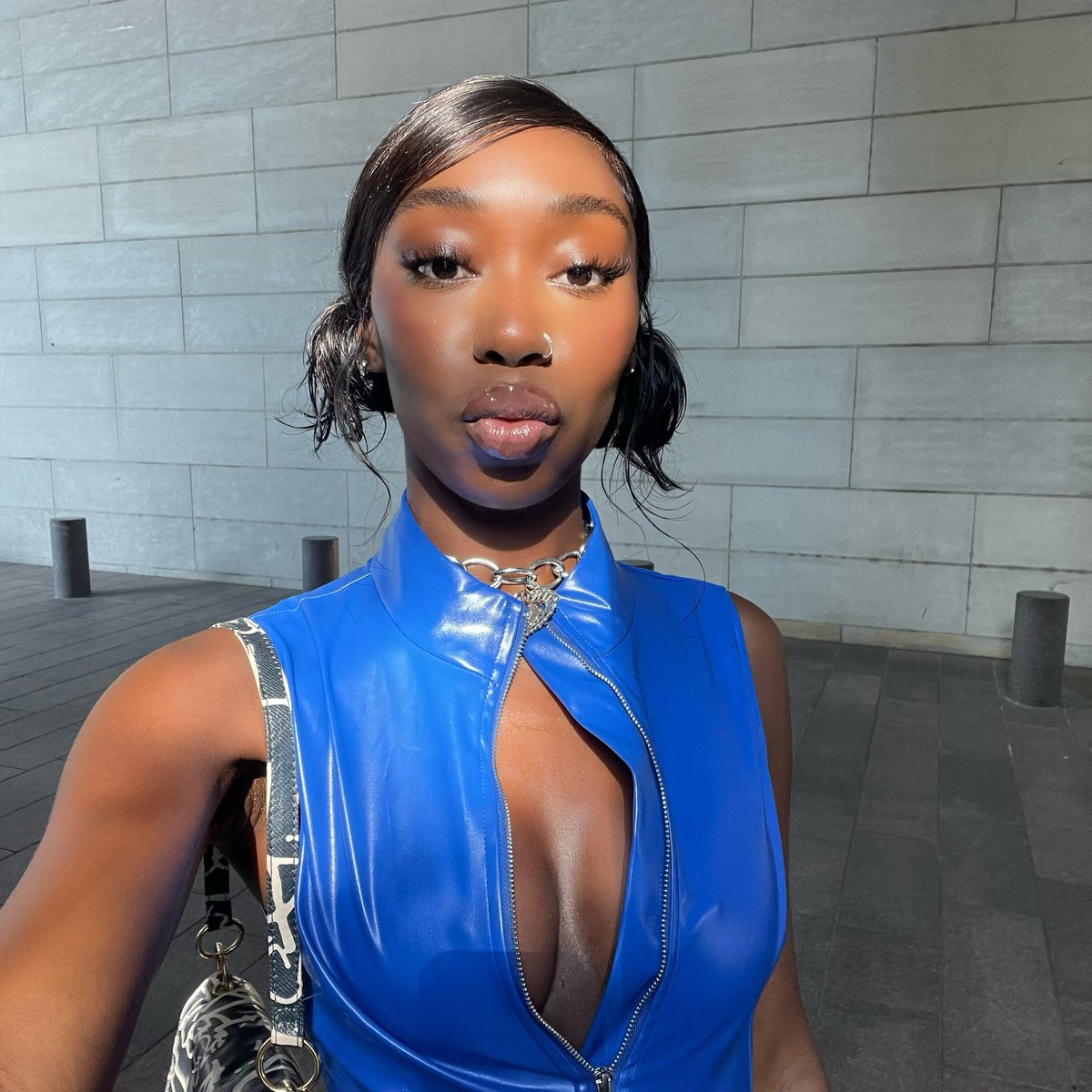 askfordutchess's tweet photo. kiss me through the 📱 https://t.co/wWFXcS7In1