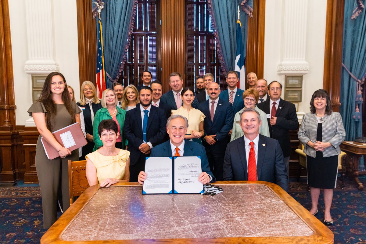 GregAbbott_TX's tweet photo. Texas kids must be protected from irreversible medical procedures made before they have the mental capacity to do so.

I signed a law to ban procedures to permanently alter a child’s biological sex.

I thank Sen. @DonnaCampbellTX &amp; Rep. @TomOliverson for leading on this. https://t.co/abBfh3PDPN