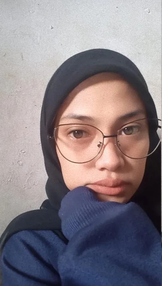 Mdaisy2398's tweet photo. Saat siang hari lagi diem sendirian ponakan datang
P: kak Desy lagi ngapain?
D: lagi diem aja kok
P: sange gak?
D: Ehhmm https://t.co/MIC0COqpo8