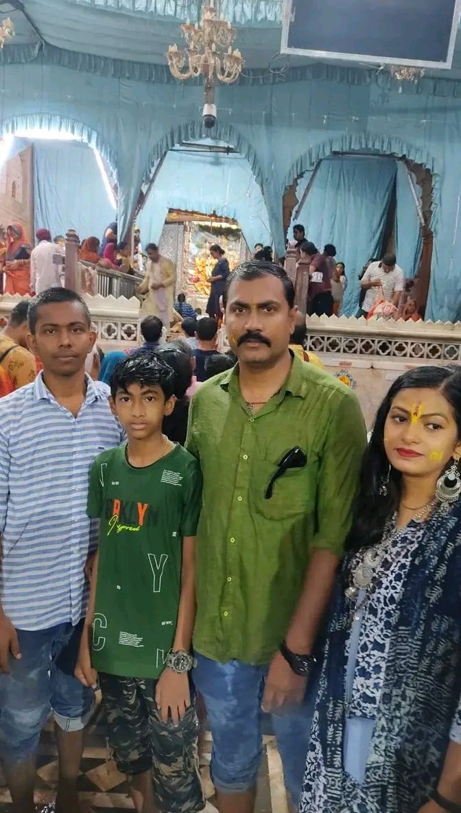 ABHISHAR100's tweet photo. श्री वृंदावन बांके बिहारी लाल कि जय हो ,
जय श्री राधावल्लभ ♥️🙏🌸 https://t.co/FUWSHbMzye