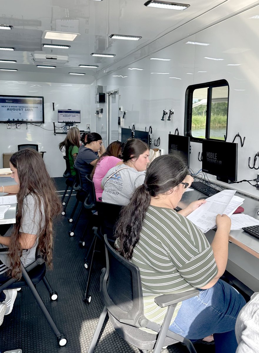 FletcherCollege's tweet photo. Fletcher is bringing healthcare educational programs to residents in the lower bayou region.  

This week we held an in-person orientation in Chauvin in our mobile lab for the upcoming Medical Assistant program that begins July 3.

For info, email danielle.vauclin@fletcher.edu. https://t.co/tAb7TU5XBc