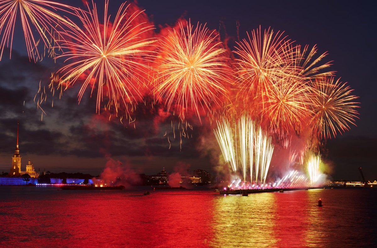 Russia's tweet photo. 🟥 Russia's St. Petersburg hosted its annual #ScarletSails event - world's most dazzling high-school graduation gala.
The city's major spectacle drew over a million of revellers to watch an exceptional light show, firework extravaganza & iconic red-draped ship on the Neva River. https://t.co/zPnV1kHXl4