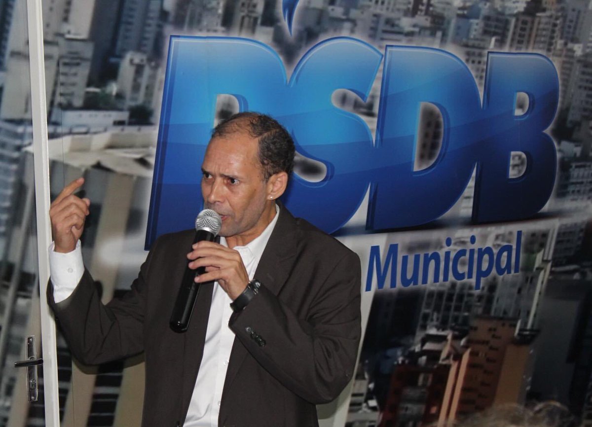 Welbi's tweet image. O PSDB faz 35 anos. É o partido do plano Real, que acabou com a hiperinflação, que criou a Bolsa Escola, o FIES, a Lei de responsabilidade Fiscal e tantas outras conquistas Que o partido saiba se reinventar e continuar a contribuir para os avanços que o Brasil precisa #PSDB35Anos