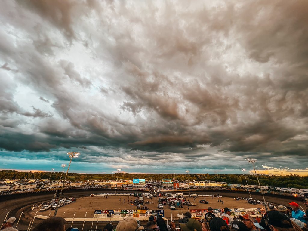 AllisonRocket's tweet photo. Checked @HusetsSpeedway  off the bucket list ✔️🏁 https://t.co/HWTd5FFN8P