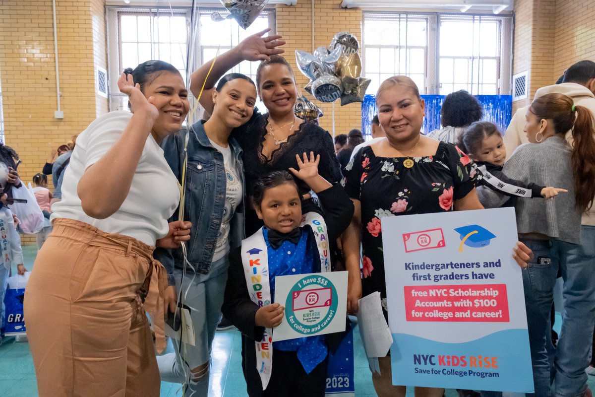 NYCKidsRISE's tweet photo. Congrats to all @PS194CC #Harlem kindergarteners #movingup to 1st grade with NYC Scholarship Accounts for college + career!
The dedicated team at 194 will support families to take steps & get more $$ through the #SaveForCollege Program next year & beyond! 🎓📈🎈#SavingTogether https://t.co/jK5OQ6PakT