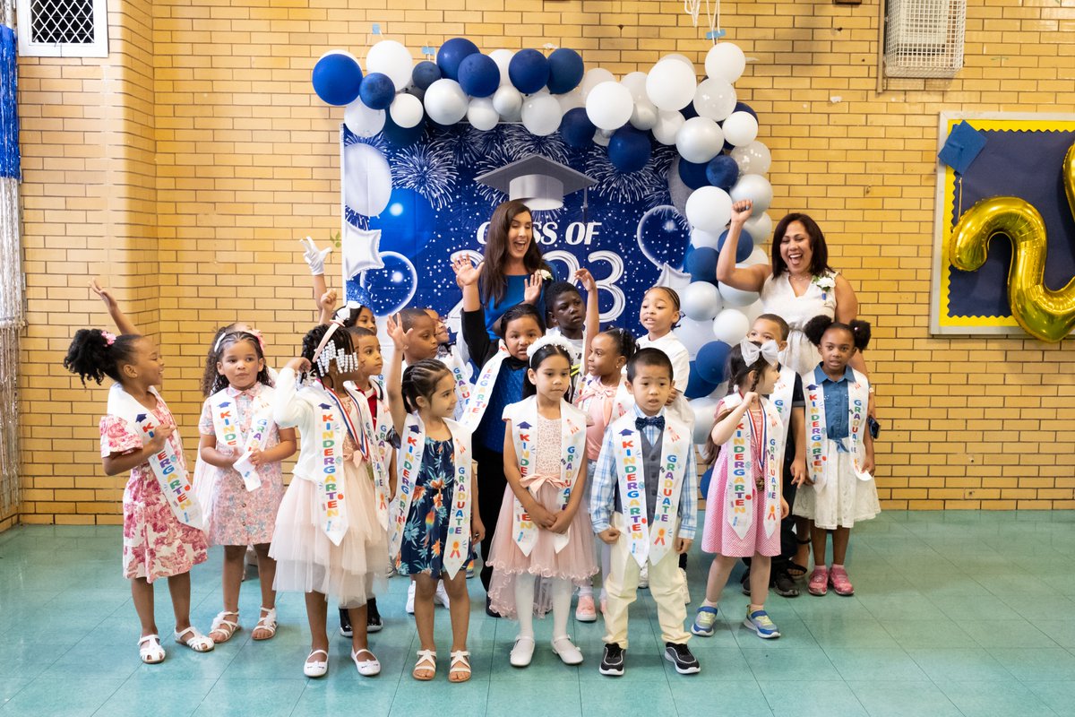 NYCKidsRISE's tweet photo. Congrats to all @PS194CC #Harlem kindergarteners #movingup to 1st grade with NYC Scholarship Accounts for college + career!
The dedicated team at 194 will support families to take steps & get more $$ through the #SaveForCollege Program next year & beyond! 🎓📈🎈#SavingTogether https://t.co/jK5OQ6PakT