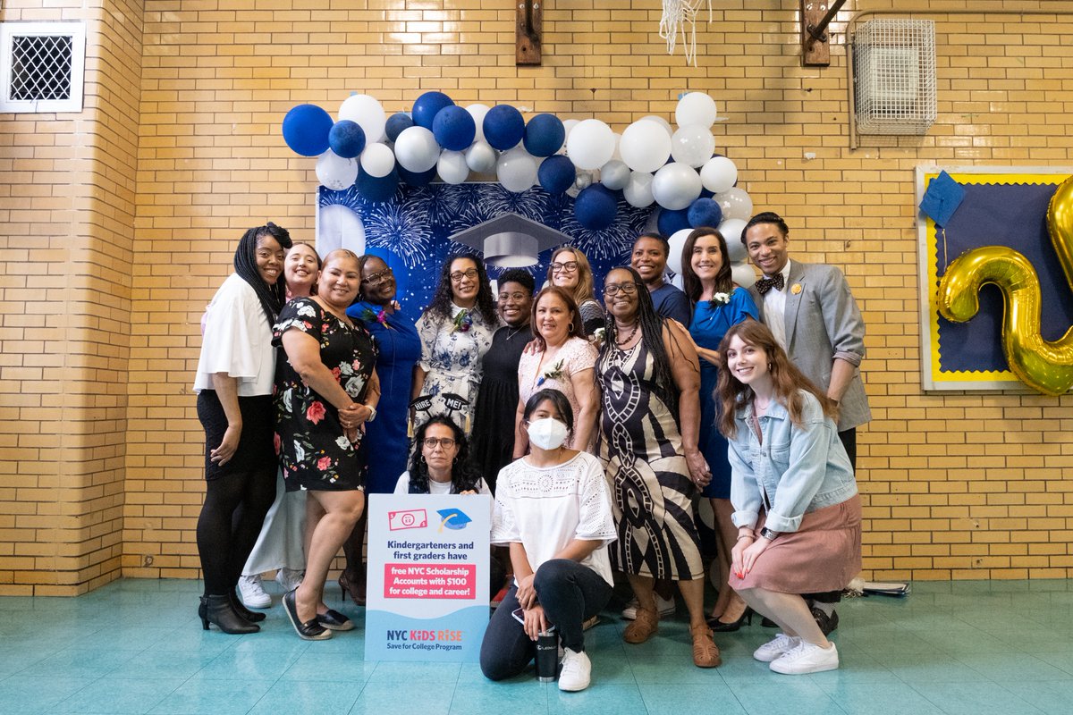 NYCKidsRISE's tweet photo. Congrats to all @PS194CC #Harlem kindergarteners #movingup to 1st grade with NYC Scholarship Accounts for college + career!
The dedicated team at 194 will support families to take steps & get more $$ through the #SaveForCollege Program next year & beyond! 🎓📈🎈#SavingTogether https://t.co/jK5OQ6PakT