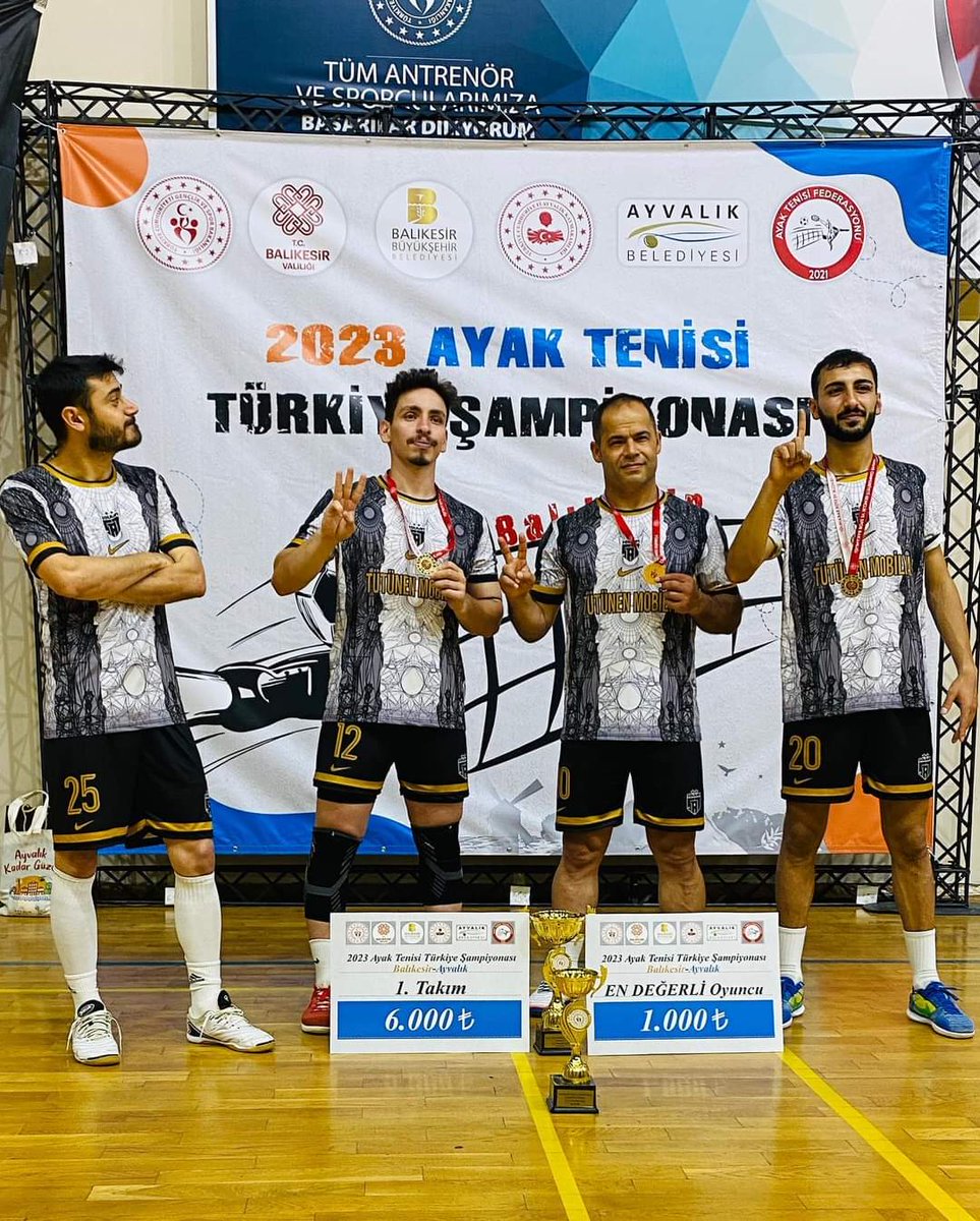 Zulfu_1212's tweet photo. Ayak Tenisi Türkiye Şampiyonası nda Solhan Ayak Tenisi Takımı'mız 3. kez TÜRKİYE Şampiyonu olarak bizleri mutlu etmiştir. Ekibimizi tebrik ediyorum. Darısı 2024 e... Ve 2024 Türkiye şampiyonasının evsahipliği Solhan a yakışır..... https://t.co/TH0K5V7u0A