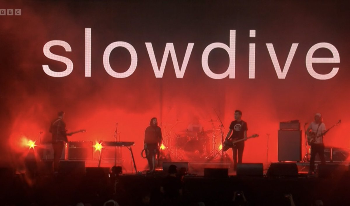 andy_sometimes's tweet image. Thought they were epic. Pic from the tv, not lucky enough to be there #slowdive #glastonbury2023