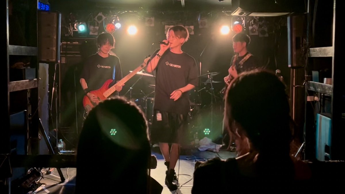 ShotaroQTS's tweet photo. 心斎橋AtlantiQsお疲れさまでしたー！
みんなほんとにありがとう✨️
今日もマジで楽しかったなー🎤🎸🥁✨️
ステッカーちゃんと貼ってね👍

とりあえず宣言通り1人でワイン空けてます🍷そしてライブムービー見終わりました🎥今日アトランにいた人全員サイコー🤞
#QUARTIS https://t.co/fqLwcUDrek