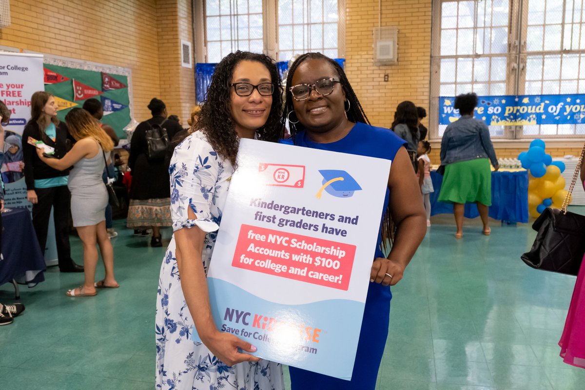 NYCKidsRISE's tweet photo. Congrats to all @PS194CC #Harlem kindergarteners #movingup to 1st grade with NYC Scholarship Accounts for college + career!
The dedicated team at 194 will support families to take steps & get more $$ through the #SaveForCollege Program next year & beyond! 🎓📈🎈#SavingTogether https://t.co/jK5OQ6PakT