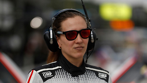 This woman is doing unvbelievable work today on <a href="/IMSARadio/">IMSA Radio</a>. Handling the whole field in pit lane on her own! Unbelievable job <a href="/GearboxGirl/">Shea Adam</a>