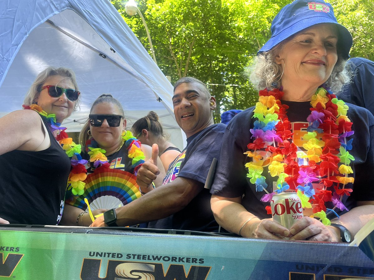uswdistrict6's tweet image. We are ready for #TorontoPride! 🏳️‍🌈🏳️‍⚧️#LGBTQ2SIA+ @SteelworkersCA and allies out to celebrate and push for social change. Our pride is always political. 💪🏿💪🏾💪🏼
