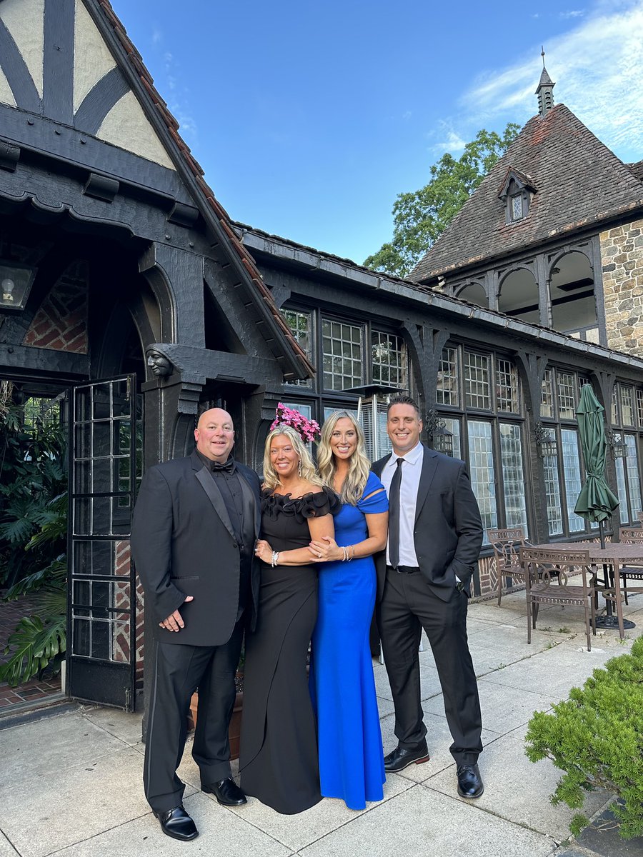 Tonyrazz03's tweet photo. Amazing night celebrating an amazing couple! Congrats to Kenny and Amy!! Love you guys! ❤️🥂#wedding #family https://t.co/5qdPXS7pIo
