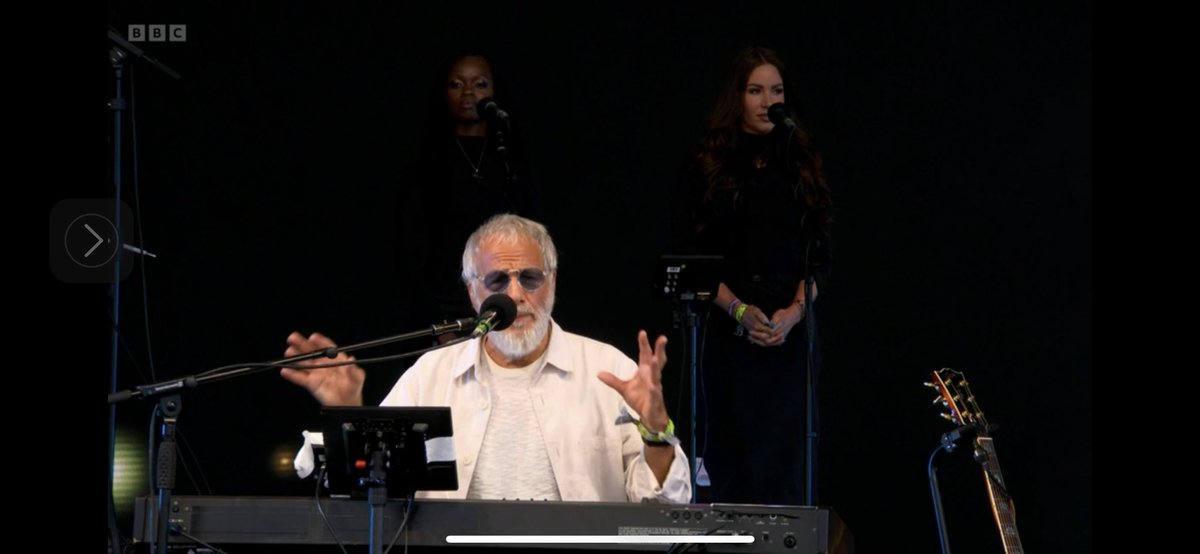 Cat Stevens gets even better,gives the #NHS athank now said all the leaders should be locked up in London zoo,if only the world was full of people like him what a brilliant place it would be,total respect for a true legend #catstevens #Glastonbury #lockupalltheleadersinlondonzoo