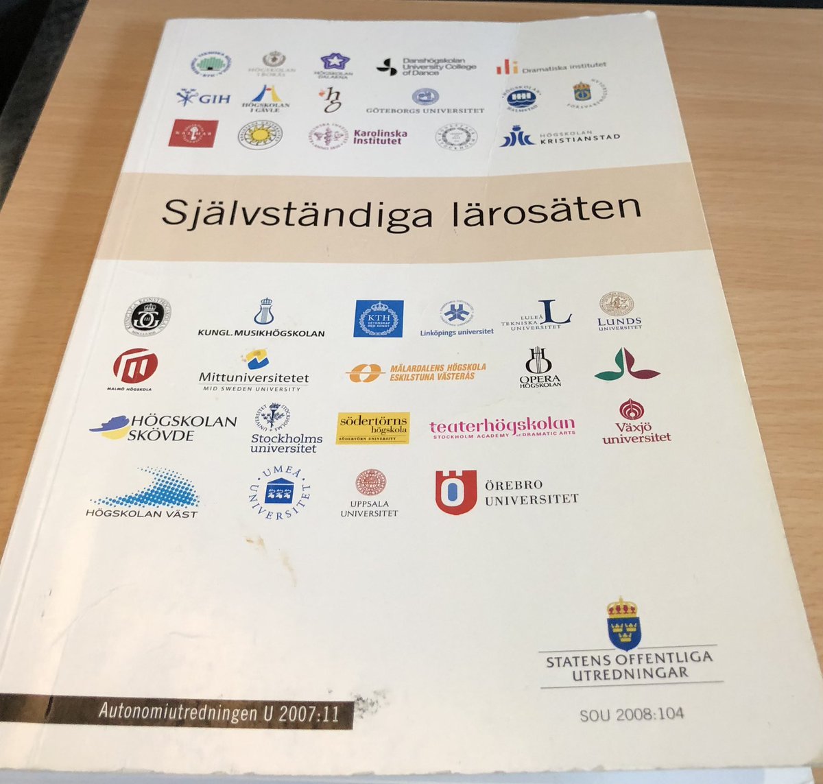 JFarnert's tweet photo. Förberedelse inför seminarium i Almedalen om autonomi och institutionell frihet. En av tre delar i akademisk frihet som verkar ha glömts bort på sistone. Hoppas att perspektivet får mer uppmärksamhet i framtiden, både av politik och lärosäten! #utbpol https://t.co/glXCBUjshC