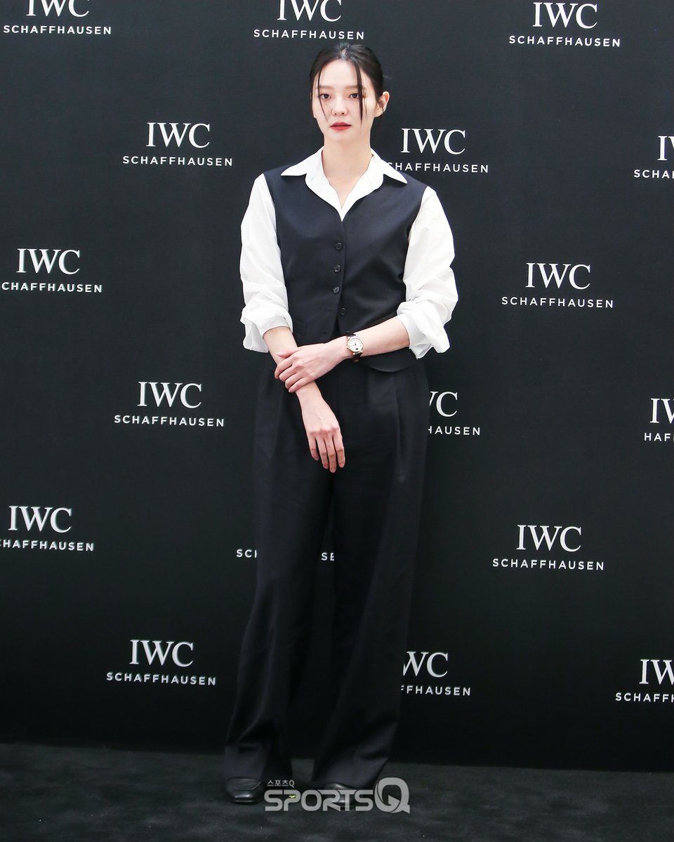 sportsqnews's tweet photo. [#포토Q] 230623 이솜 IWC 포토콜

📌https://t.co/mm4K0dZMuP

#이솜 #Esom
#IWC #IWC샤프하우젠
#EngineeringBeyondTime https://t.co/sP74MIll5Z