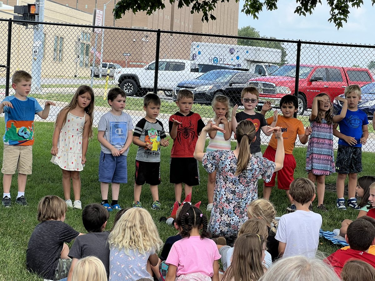 HeatherLee_WH's tweet photo. @LPSFranklinElem  and @RVRoadrunner Ss did amazing performing for Make Music Liberty!  #LPSsummer2023 https://t.co/CKpcUdPv4A