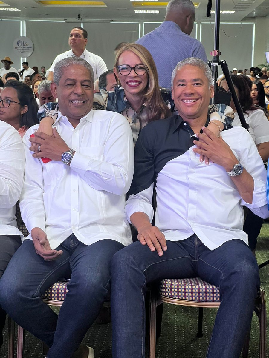 redes_ylsiscruz's tweet photo. Junto al presidente Andrés Cueto y el secretario general Federico Reynoso del PRM municipio Santiago. #MiPRM #YlsisCruzDiputada #ParaRepresentarte https://t.co/5q5o6yGBFw