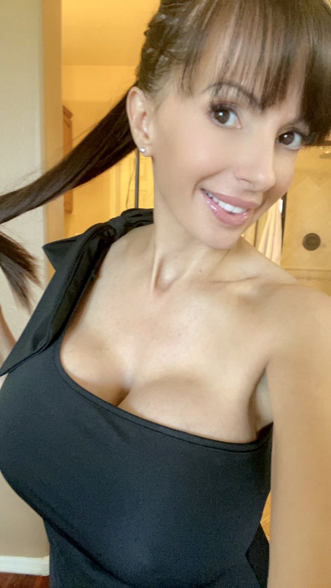 New scene just released 🎬 💋 It was a very Slippery Saturday OnlyFans.com/Catalina-Cruz
CatalinaCruz.com