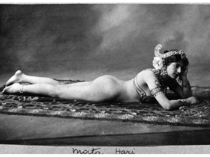 #MataHari #DANCER #blackandwhitephoto #exotic #SPY #showgirl #History @HotModelsCelebs @jmlpyt @johnpaul6891 @93DWTW @Intuitive_PS @CelebPostings @CecieSinclair @beingcreative70