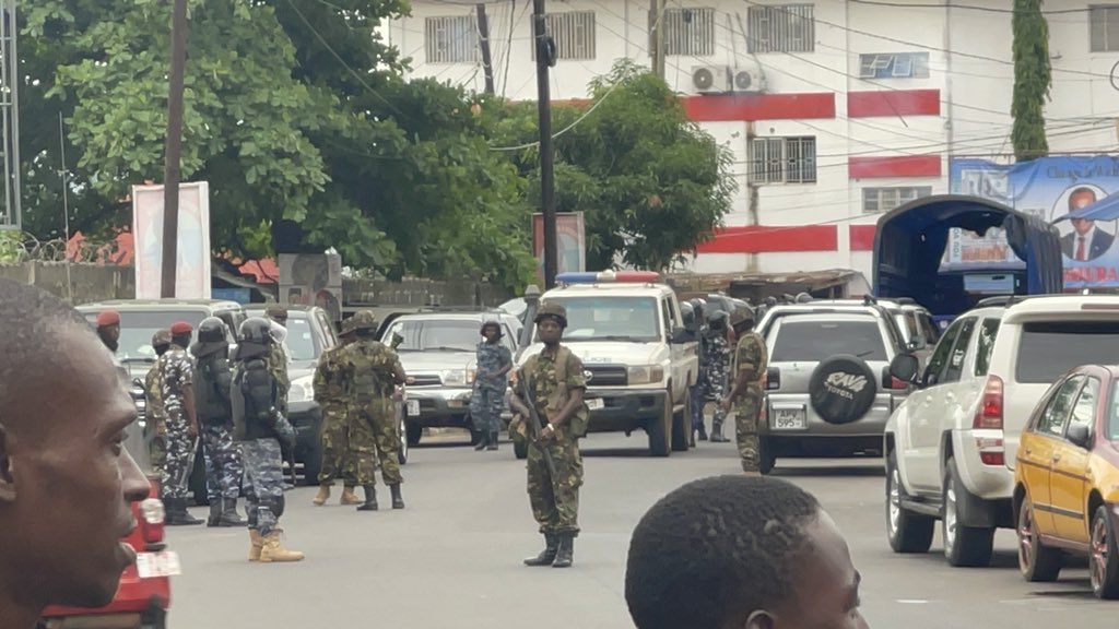 samurakamara201's tweet photo. I have been barricaded in my APC party headquarters during my live press conference. Live bullets and tear gassed fires at my offices by government forces. @USEmbFreetown @UKinSierraLeone @UN @_AfricanUnion 

What is my country defending into. Is this an assignation attempt on our lives with my running mate?
