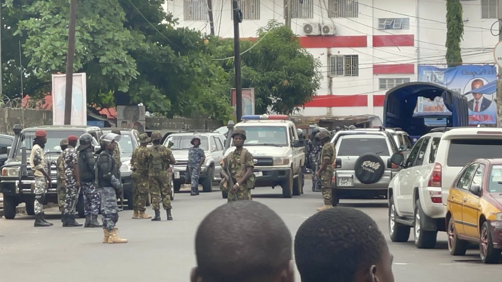 samurakamara201's tweet photo. I have been barricaded in my APC party headquarters during my live press conference. Live bullets and tear gassed fires at my offices by government forces. @USEmbFreetown @UKinSierraLeone @UN @_AfricanUnion 

What is my country defending into. Is this an assignation attempt on our lives with my running mate?