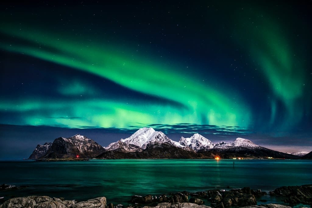 CameliaChiran's tweet photo. A great roar is about to devastate this Planet, ... a new aurora will come. Don't be afraid of these events.There will be a terrible frost that will cover the whole.A great blackout will come, and those who did not heed Heaven's promptings will be stunned. https://t.co/UkcwJ6RT78