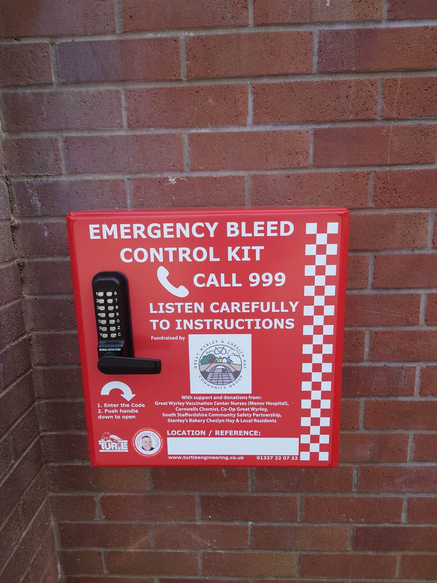 Second one fitted this morning at Co-Op store in #GreatWyrley also covering #Landywood. What3Words location is ///these.maybe.assist Thanks @Chrissy79 and the team for accomodsting this (or should I say co-operate? 😉) #ControlTheBleed