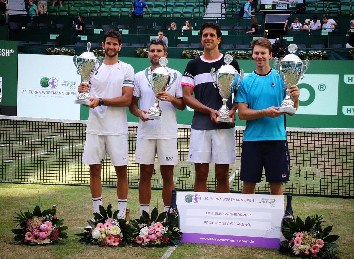 Not_Esportivas's tweet photo. Parabéns aos duplistas campeões, o australiano @johnwpeers🇦🇺 e o brasileiro @marcelomelo83🇧🇷que conquistaram o @ATPTour de @ATPHalle, conquistando assim o primeiro titulo no ano e na carreira juntos
#ATP #ATP500 #TWO23 #TERRAWORTMANNOPEN23 #HalleWestfalen #JohnPeers #MarceloMelo https://t.co/gvOZBJjmcP