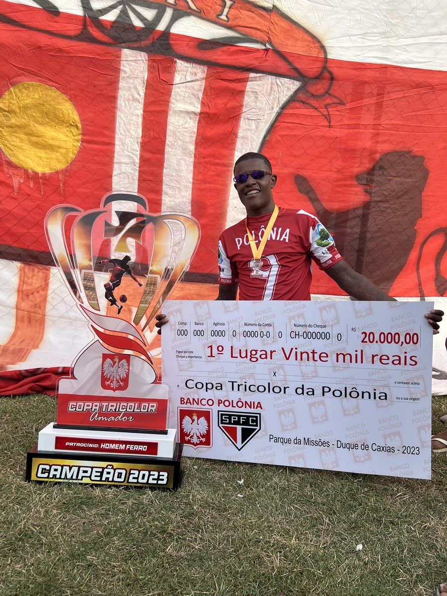 Othaviocafa's tweet photo. Mt obrigado #Bairro13 por me proporcionar esse momento maravilhoso….🇵🇱🥳🥳🥳🏆
#5x0foraoBaile
#VinteK💸💸💰💰💰
#ObgDeus🙌🏽 https://t.co/KgO5n4biIa