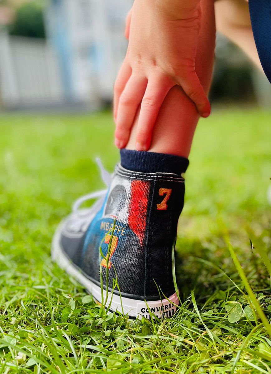 christophe_art's tweet photo. The boy is happy with his custom Converse so that will do for me!
Special thanks to @liam_cummings_photography for getting the shots and keeping the whirlwind under control for 5 minutes 🙌🏻
#chriscummingsart #customconverse #psg #kylianmbappé #artwork https://t.co/Yju3ae3r7Y