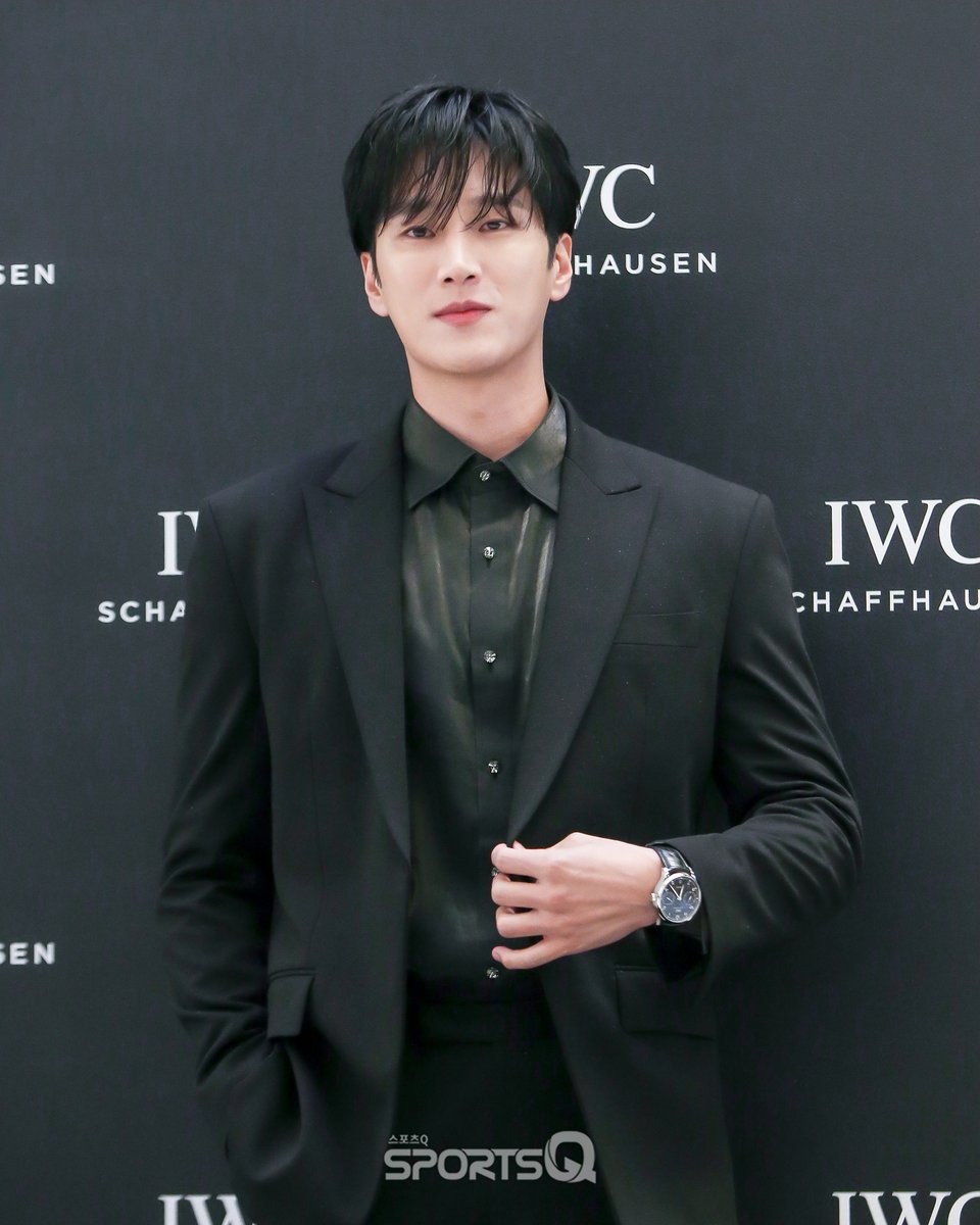sportsqnews's tweet photo. [#포토Q] 230623 안보현 IWC 포토콜

📌https://t.co/5vUB244iKp

#안보현 #AhnBohyun
#IWC #IWC샤프하우젠
#EngineeringBeyondTime https://t.co/TXnVbHavGq