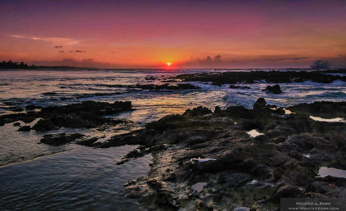 Sunset  overlooking Delaporte Point, Nassau  The Bahamas #theBahamas #dramatic #caribbean #humanartist #landscape #humanartist #AYearForArt #BuyIntoArt #wallart #buyintoart #homedecorideas #wallartforsale #landscapephotography  
 𝐒𝐄𝐄 𝐈𝐓 𝐇𝐄𝐑𝐄 --->bit.ly/MontezLKerr