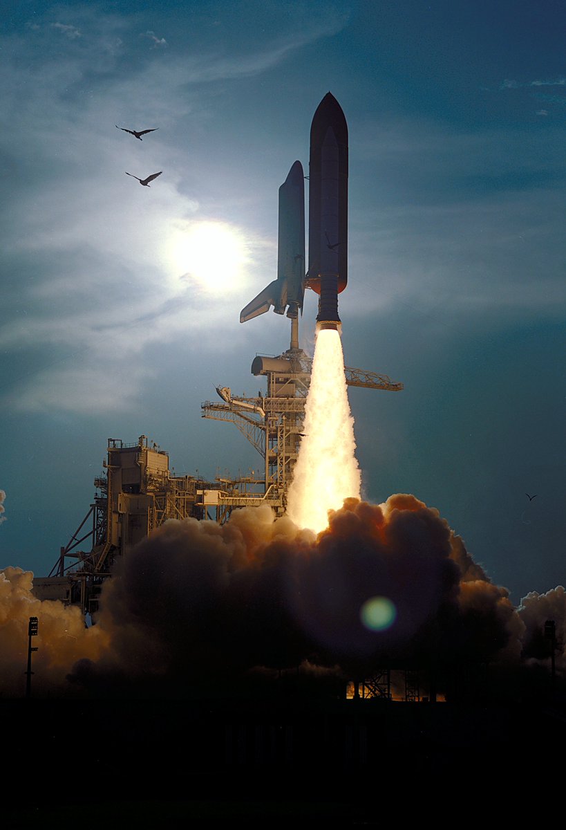 ShuttlePorn's tweet photo. This look looks like a painting: Gorgeous shot of Discovery lifting off on STS-64 https://t.co/EhWLVD6YBi