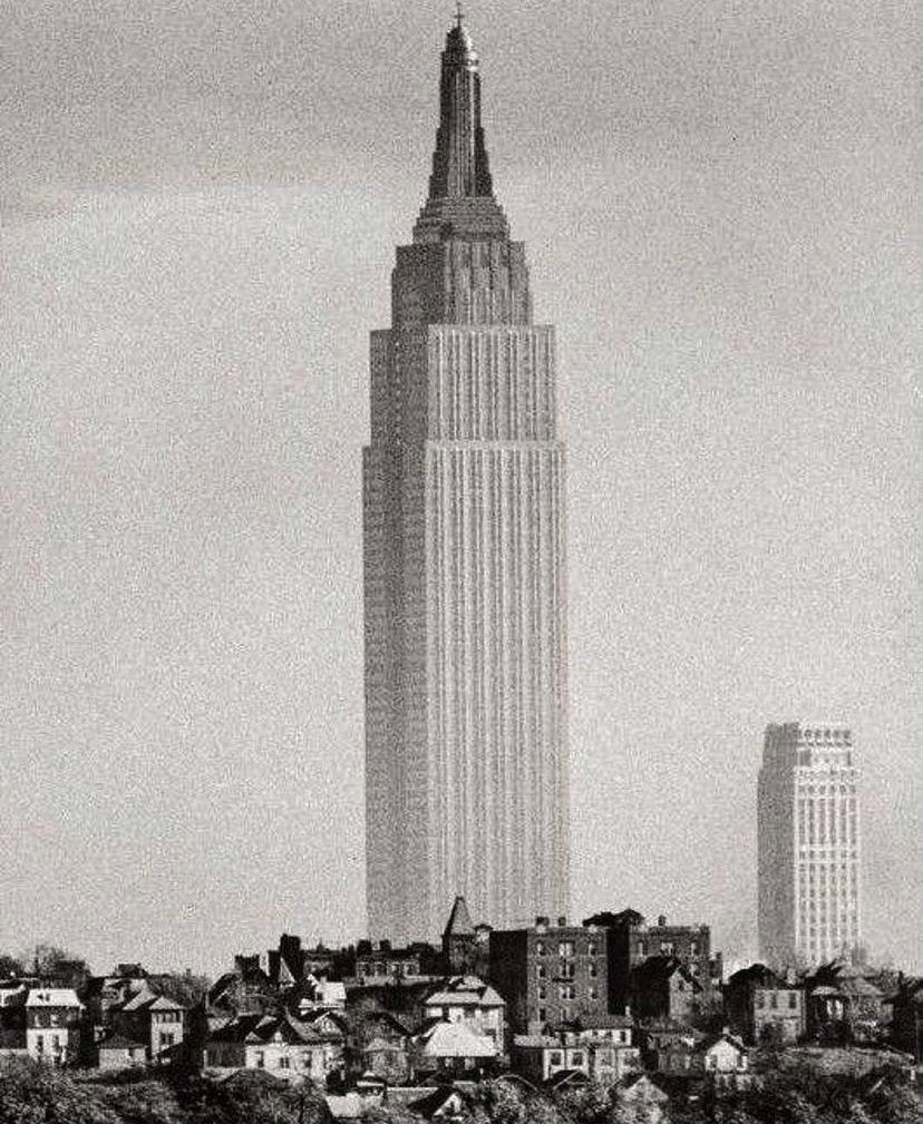 The Empire State Building, looms over New Jersey in the 1940s.
#newjersey #empirestatebuilding #northjersey