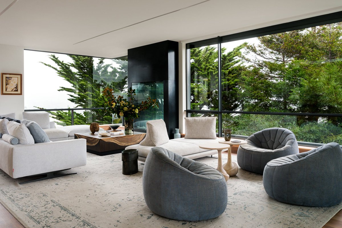 1stDibs's tweet photo. We're excited to share with you another of the inspiring spaces chosen for the 2023 #1stDibs50. This San Francisco living room exemplifies the mixing and layering of materials and forms at which Noz Nozawa excels. https://t.co/f0mi9xinmG https://t.co/hXCRe87SfK