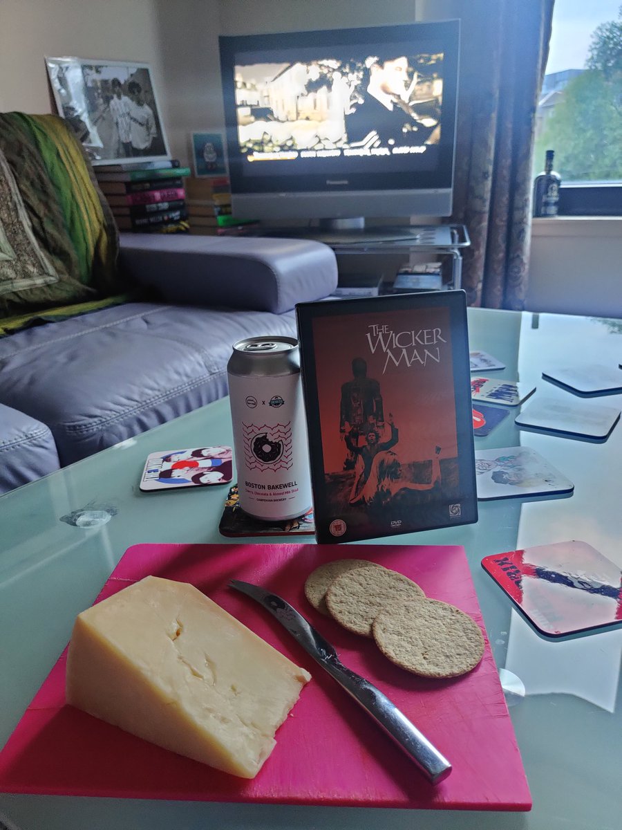 Celebrated #TheWickerMan50 last night wae a Scottish night 🏴󠁧󠁢󠁳󠁣󠁴󠁿

Isle of Mull cheddar from Starter Culture, Shawlands, tasted beautiful 😋

Cherry, chocolate n almond milk stout was gorgeous 😍

That ending must be one of the most chilling n horrific ones ever 😯🔥

#TheWickerMan