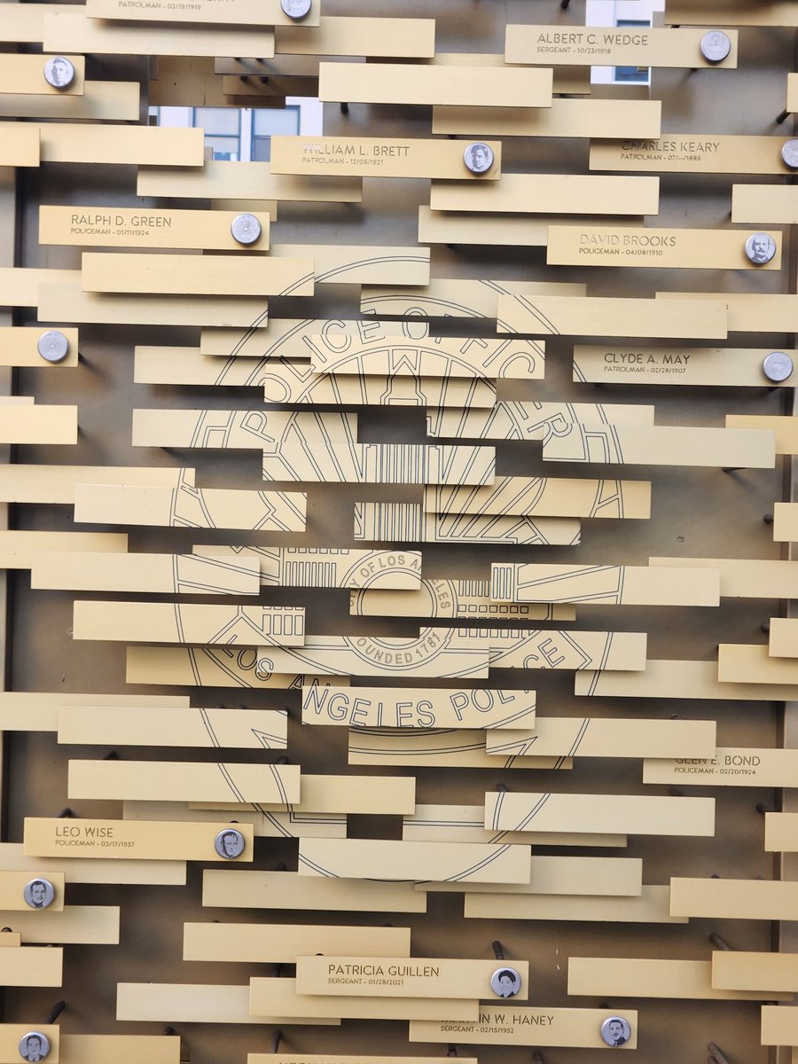 boschtrivia's tweet photo. #BoschStakeout
The wall of fallen officers at LAPD Headquarters, I saw it last October on my visit to LA. https://t.co/50pT73Oxs2
