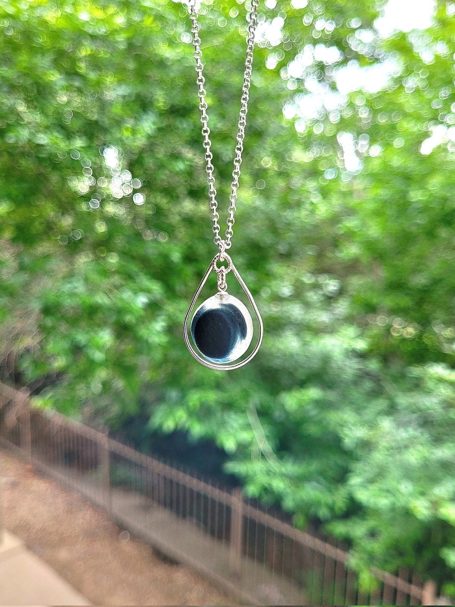 A #surftumbled salute from #Seaham! #Handmade, genuine cadet blue #seaglass &amp; sterling #silvernecklace.
etsy.com/listing/150985… #seaglassjewelry #genuineseaglass #blueseaglass #seaglassnecklace #seahamseaglass #cadetblue #seaglasspendant #seahamglass #giftsforher #shopsmall