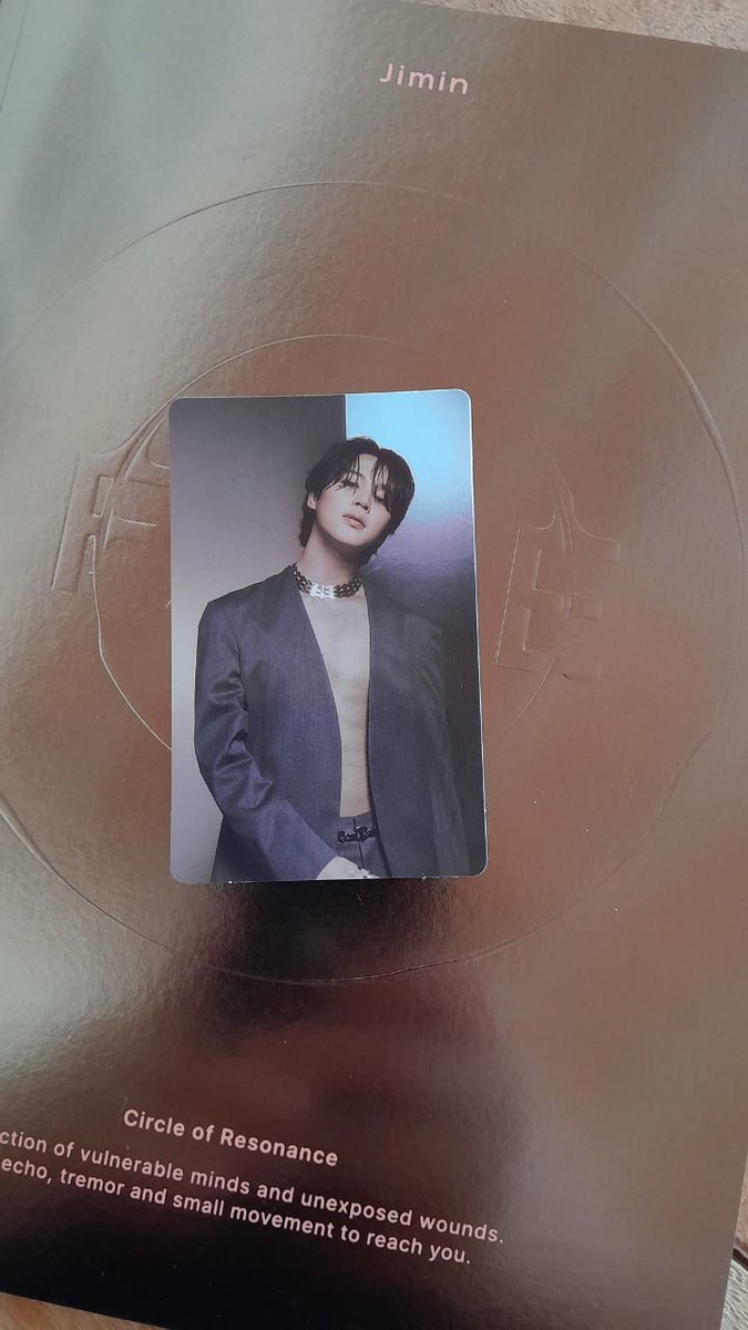 QuellSH's tweet image. 🔮Feedback super positivo para @collectorseesaw que me vendeu esse Jimin pelado🗣o tanto que tava atrás desse macho e ela caiu do céu pra me vender ele,super atenciosa,me deu todo o suporte, tudo muito bem embalado e protegidinho. 💜